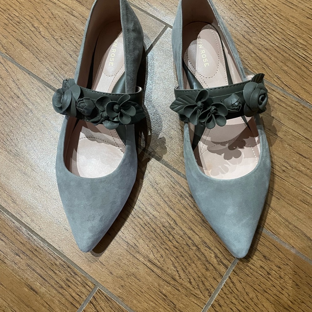 Taryn Rose suede flats - Picture 4 of 5